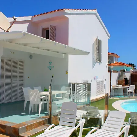 Field Dreams Villa *